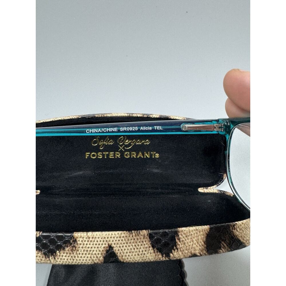 Foster Grant Sofia Vergara x Women's Alicia Reading Glasses Crystal Teal - 3.5x - Picture 3 of 6